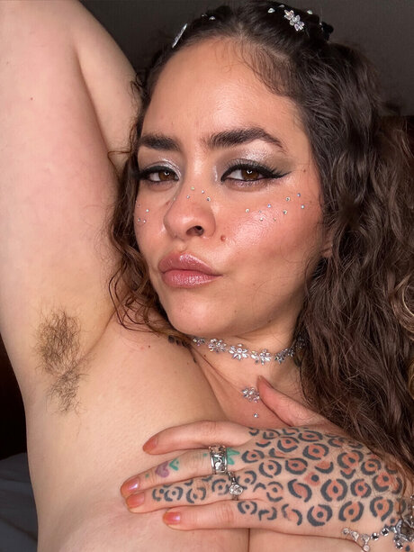_HAIRY LOLA VIP_ ポルノスター 写真