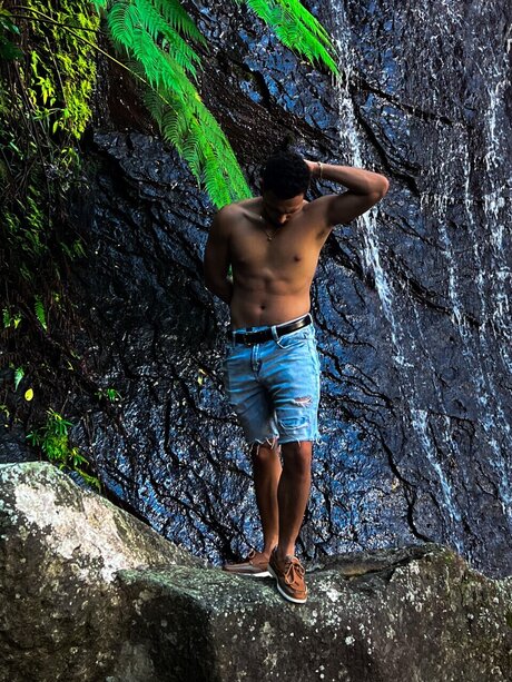 Director Ramsly ポルノスター 無料 画像