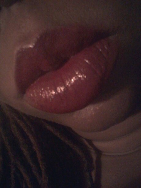 She Speaks Easy エロティックモデル 写真