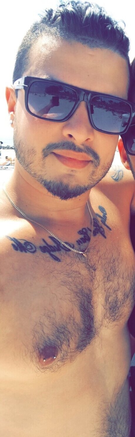 巨根ゲイOnlyFans 無料 写真