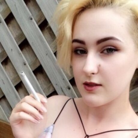 エモオンリーファン セクシーヌード 写真