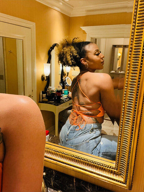 Les Hussle 美しいモデル 画像