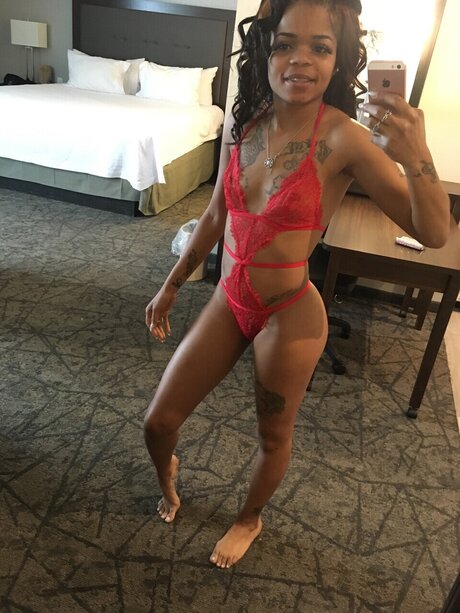 黒檀の小人OnlyFans アートヌード ギャラリー