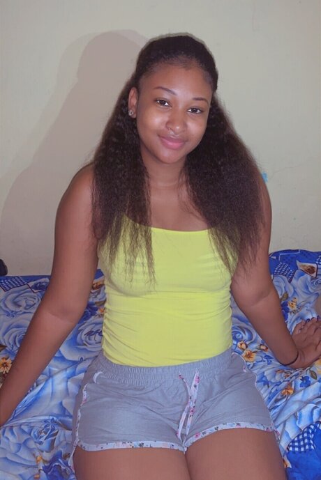 Urstrully かわいいモデル 写真