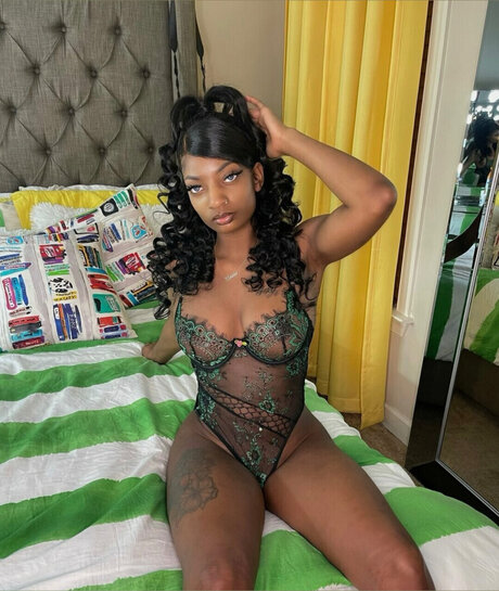 AneciaO 裸の女優 写真