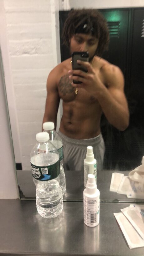 Mizzy 裸のポルノスター 写真