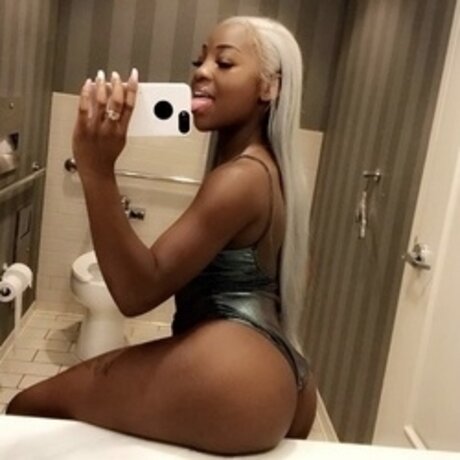 IG thebadmf_ トップモデル 写真