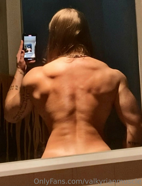 valkyrianmuscle ポルノモデル 写真