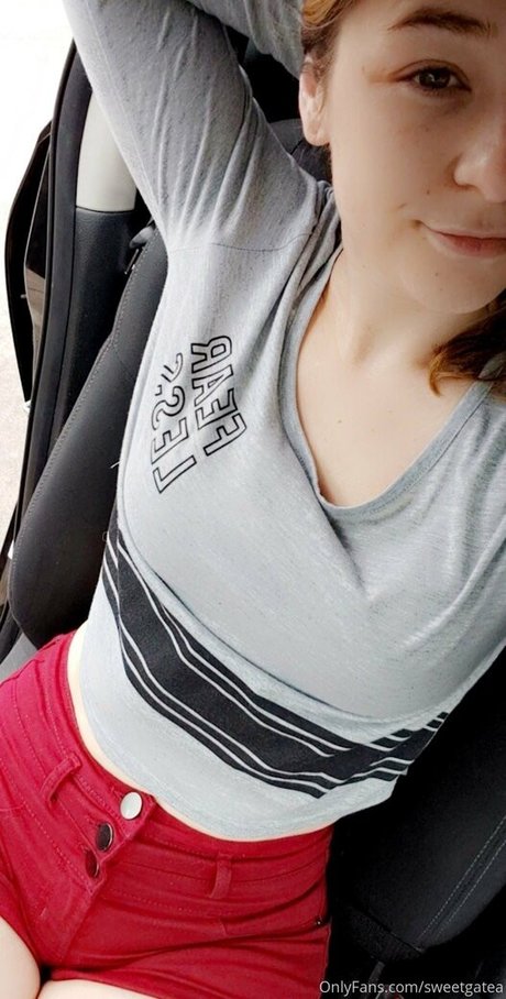 ショートヘアのOnlyFans ホットポルノ ギャラリー