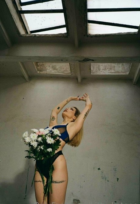 OnlyFansの無料動画 セクシー裸 写真