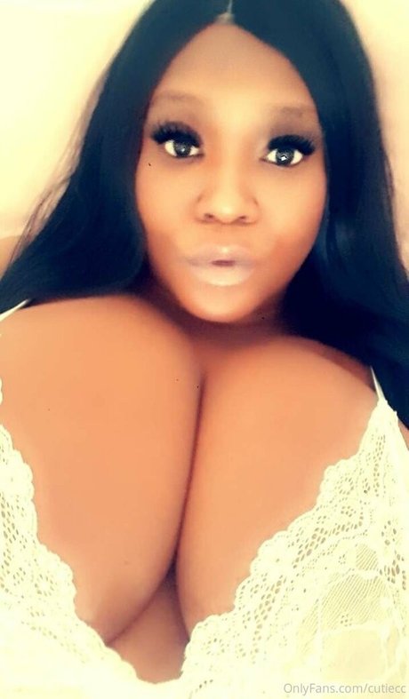 コメディアンのOnlyFans ホット 写真