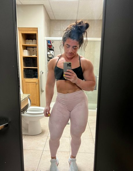 シシーオンリーファンズ トップ 写真