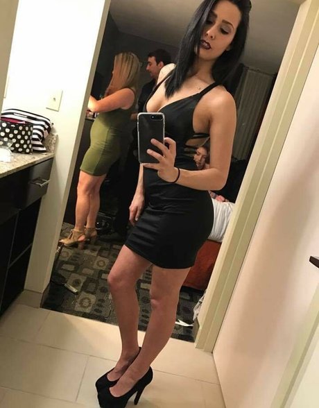 Monica Iannuzzi セクシーモデル 写真