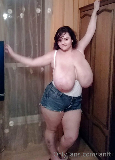 かわいい赤毛のOnlyFans セクシーヌード 写真