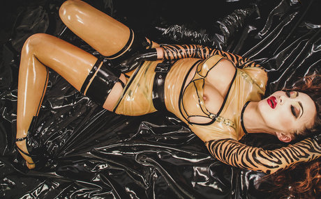 アジア人フィンドムOnlyFans 美しいxxx 写真