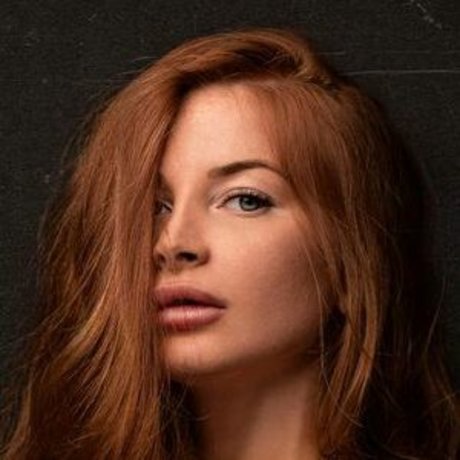 Ilya Pistoletov 裸の女優 写真