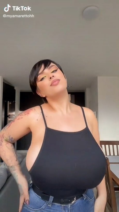 美しい足 OnlyFans セクシーヌード 写真