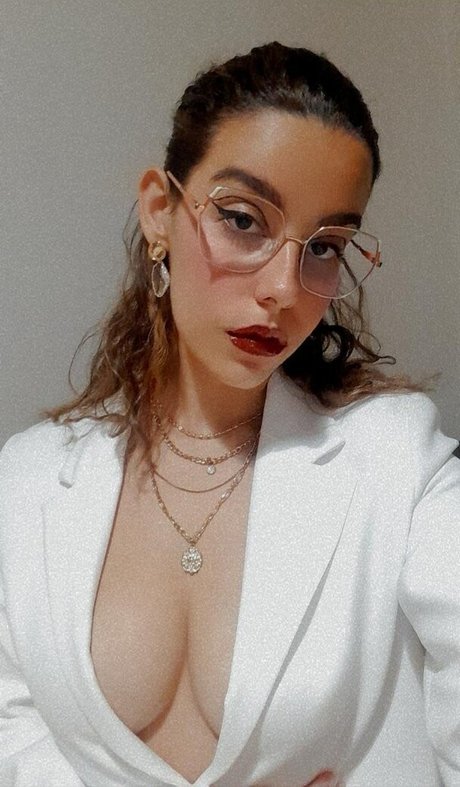 slut belo トップモデル 写真