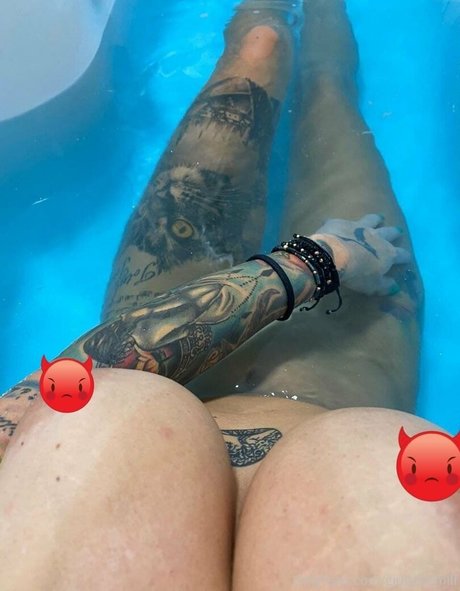 チンコを持つ女たち OnlyFans ホット 写真