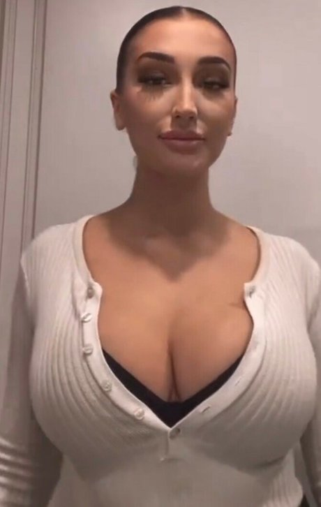 Carla Dior 無料モデル ギャラリー