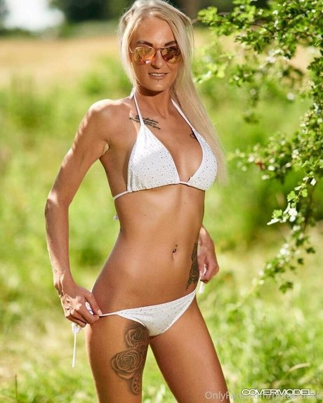 ストリッパーOnlyFans 裸 画像