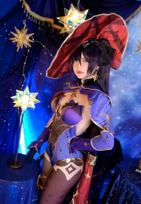 miu cosplayer 完璧なモデル 写真