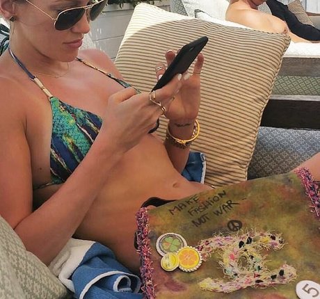 手袋onlyfans xxx ギャラリー