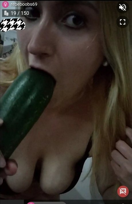 RebeBoobs69 スター xxx 写真