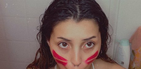 18歳のOnlyFans セクシーヌード 写真