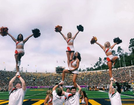 Taylor Johnson Cheer かわいいスター 写真