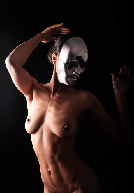 ぽっちゃりブロンドOnlyFans セクシーヌード 写真