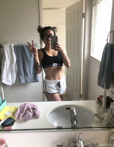 shesthe49thstate アダルトスター 画像