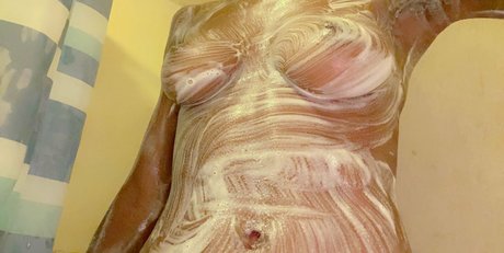 ニューハーフ 熟女 OnlyFans xxx 写真