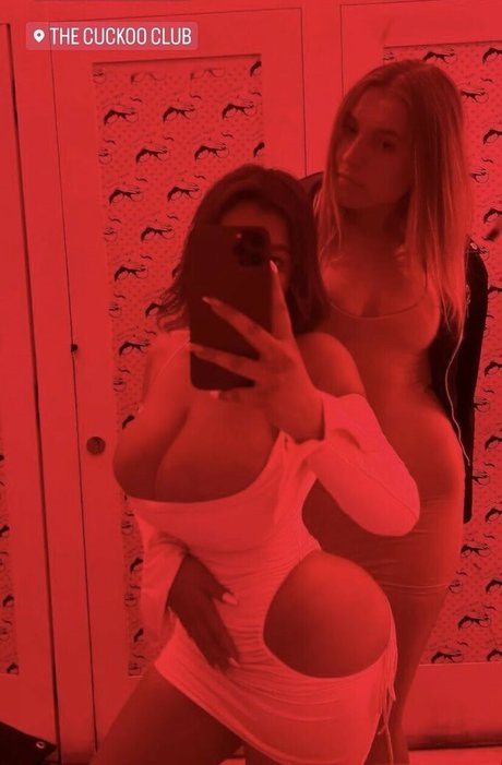 曲線美のティーンズOnlyFans セクシーヌード 画像