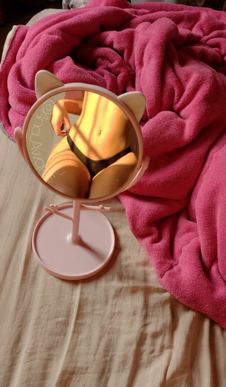 金髪の小柄なOnlyFans ホットヌード ギャラリー