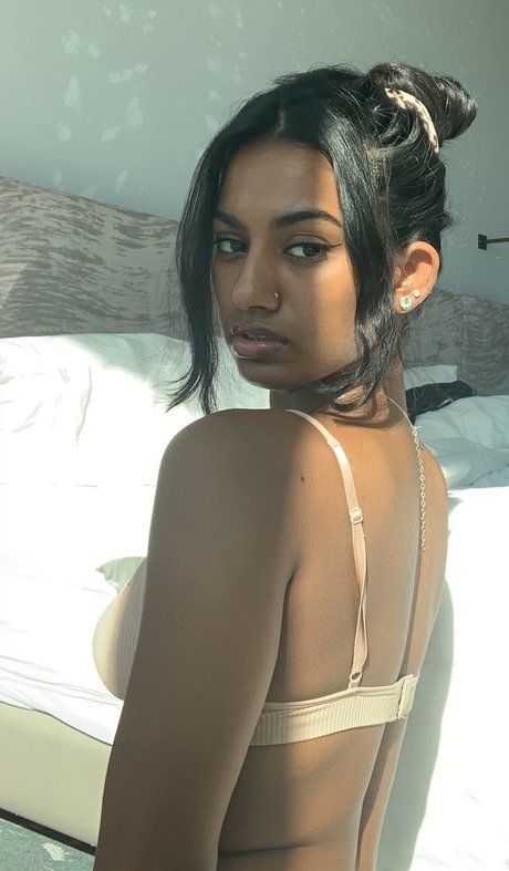 アナルパウグオンリーファンズ 無料セクシー 画像