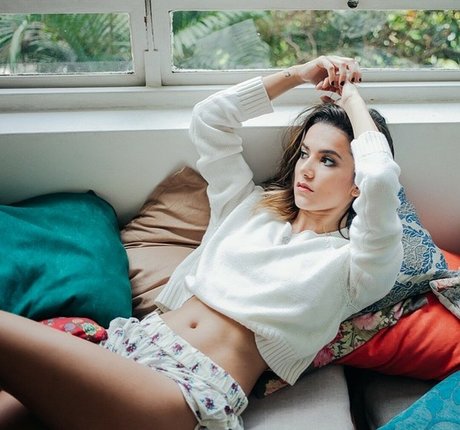 Manu Gavassi エロティックなポルノスター 写真