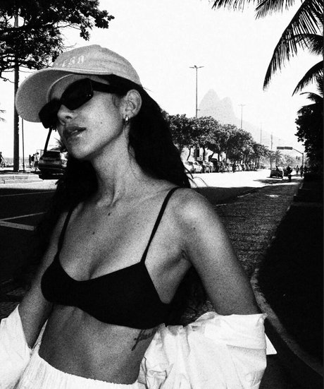 Manu Gavassi 無料モデル 写真