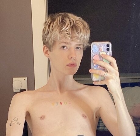 Mark Blossom アダルトモデル 画像