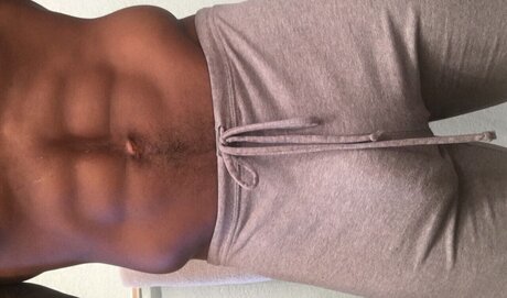 Eazy スター ヌード 画像