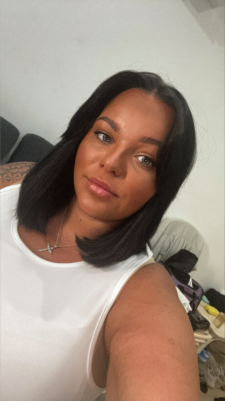 Charis セクシーモデル 画像