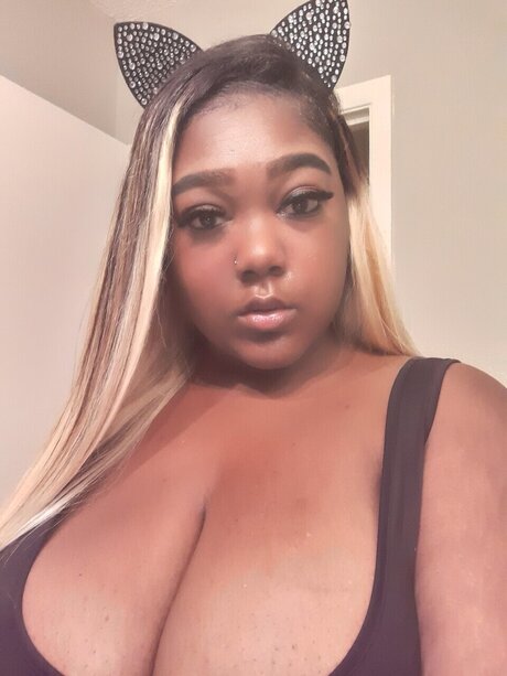 Pretty Doll セクシーなポルノスター 写真