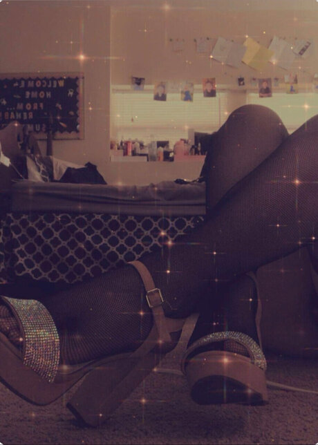 チンコを持つ女たち OnlyFans xxx 写真