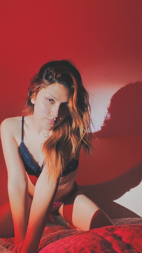 Divinna ポルノスター ヌード 写真