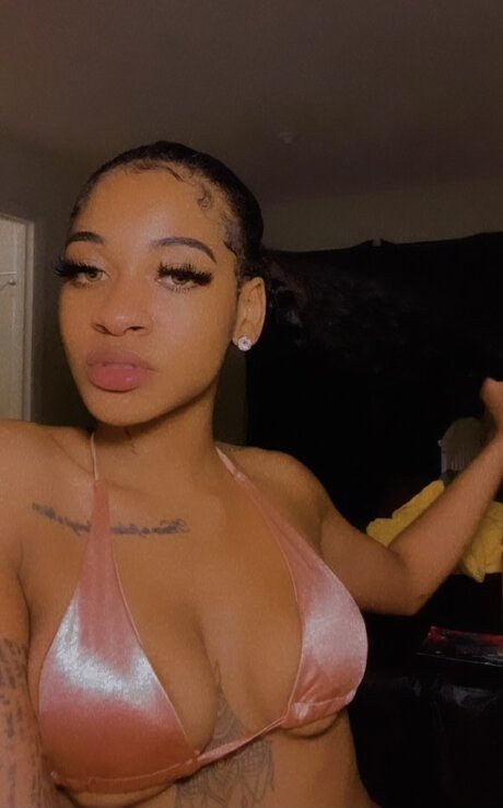 Illy エロティックなモデル 画像