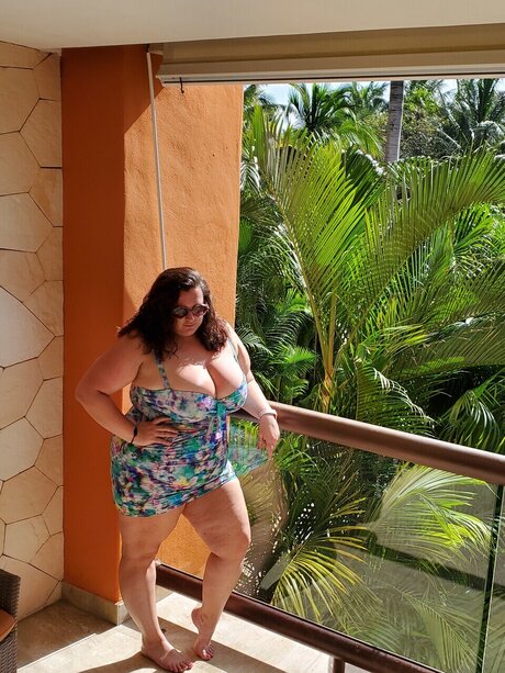 Sarra HDポルノスター 写真