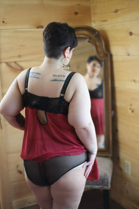 Buxom Booty 美しいポルノスター 画像