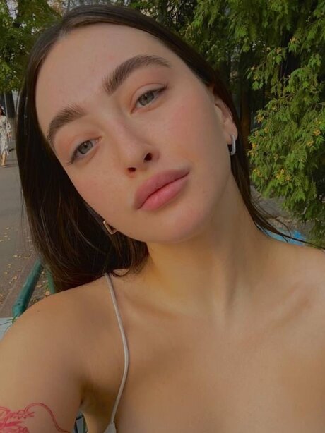 Jenifer Moons_ 美しいモデル 写真