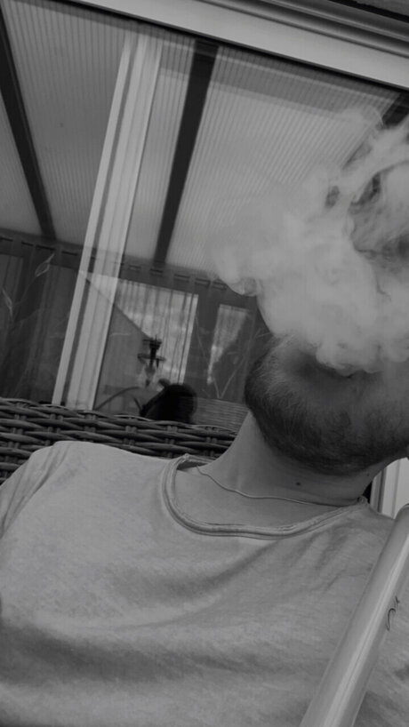 flo koew 独占ポルノスター 画像