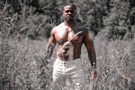 Julius ヌード女優 写真